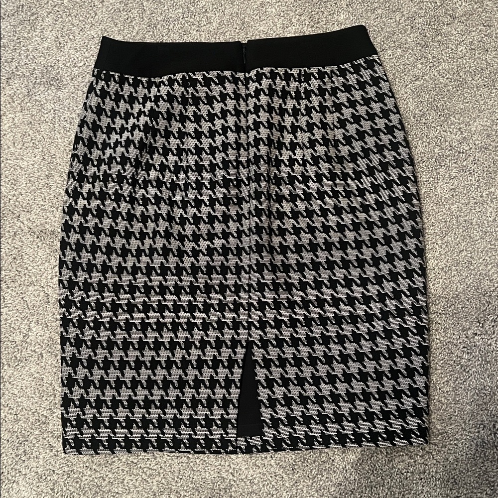Express Black and White Houndstooth Pencil Skirt - Picture 3 of 3